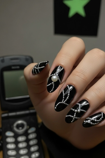 Pearl-Inspired Y2K Nails