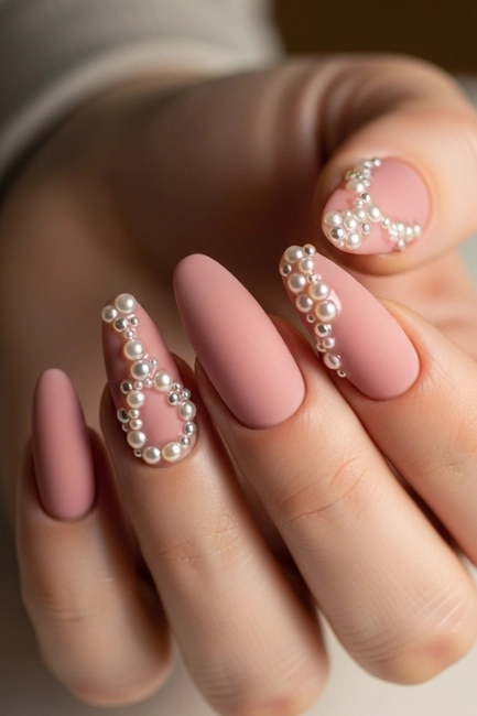 Pearl-Accented Tips for a Vintage Touch