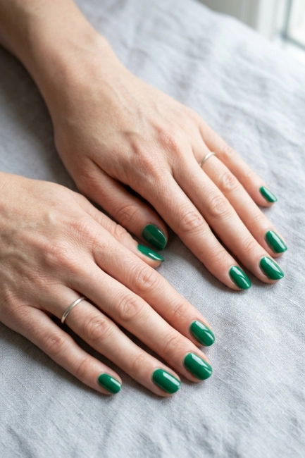 Seasonal Pattern Nails for Festive Spirit