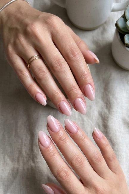 Glossy Nail Finishes for a Bright and Clean Look