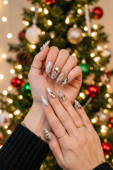 Rhinestone Accent Nails for a Glamorous Finish